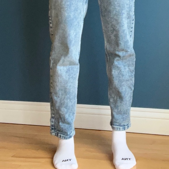 Mom Jeans - Picture 6 of 6